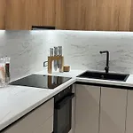 Lovely 2-bedroom Free Parking Natural * 골렘