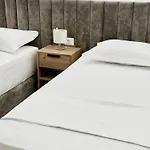 Lovely 2-bedroom Free Parking Natural * 골렘