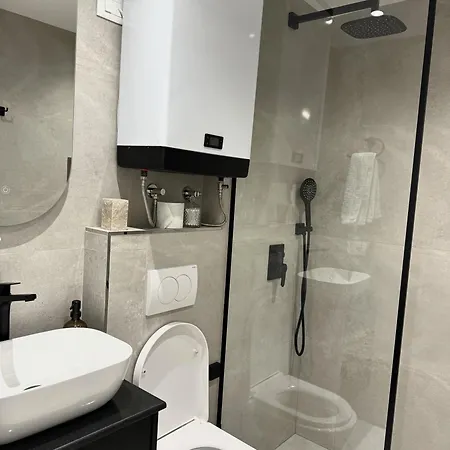 Lovely 2-bedroom Free Parking Natural Golem (Tirana)
