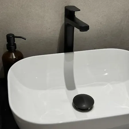 Lovely 2-bedroom Free Parking Natural דירה